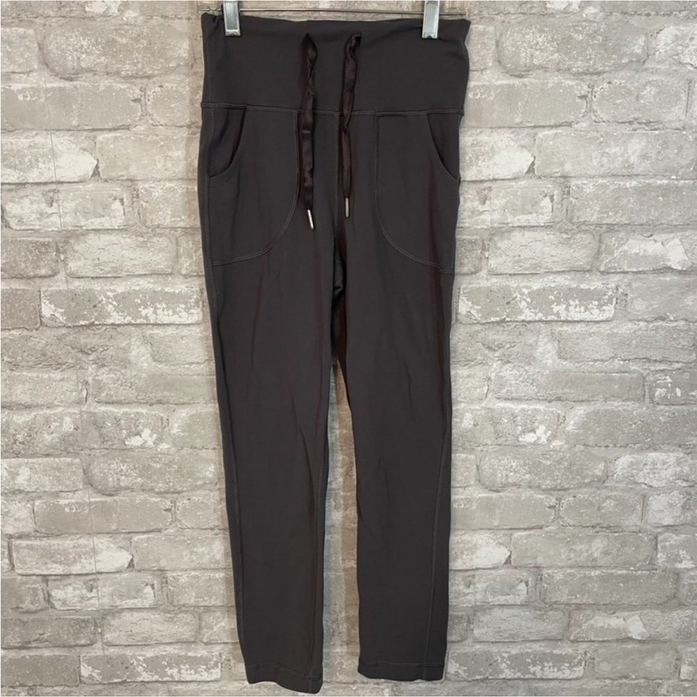 Lululemon Will Cropped Pant in Deep Coal